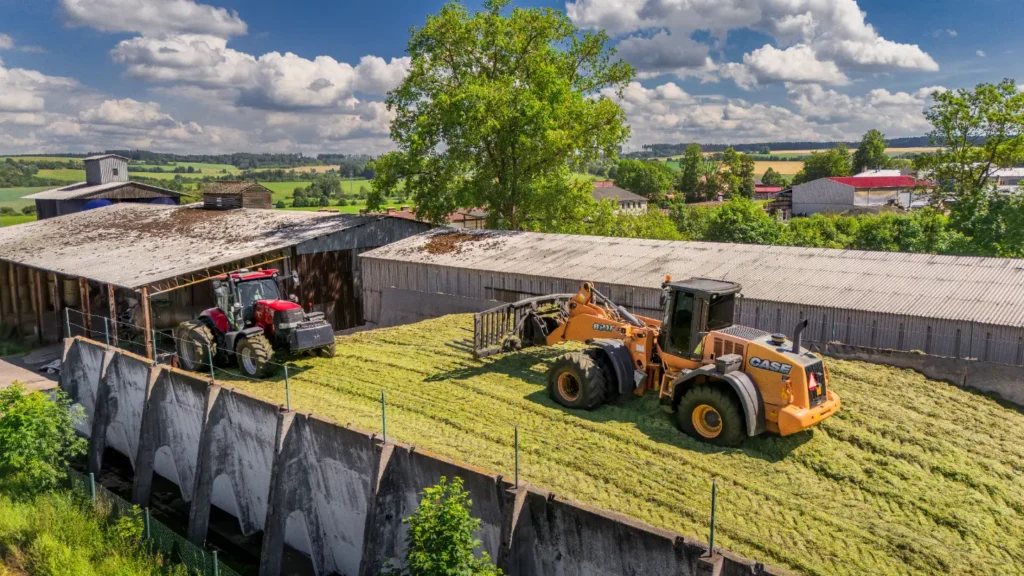 Traktory a zemědělská technika na farmě